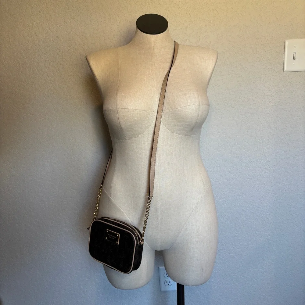 Michael Kors Monogram‎ Camera Crossbody Bag Gold Chain Beige Trim